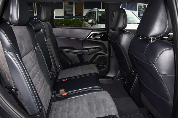 2024 Mitsubishi Outlander Black Edition ZM