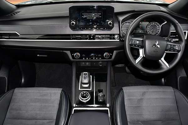 2024 Mitsubishi Outlander Black Edition ZM