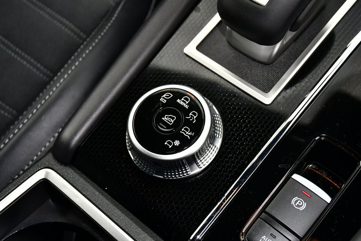 2024 Mitsubishi Outlander Black Edition ZM