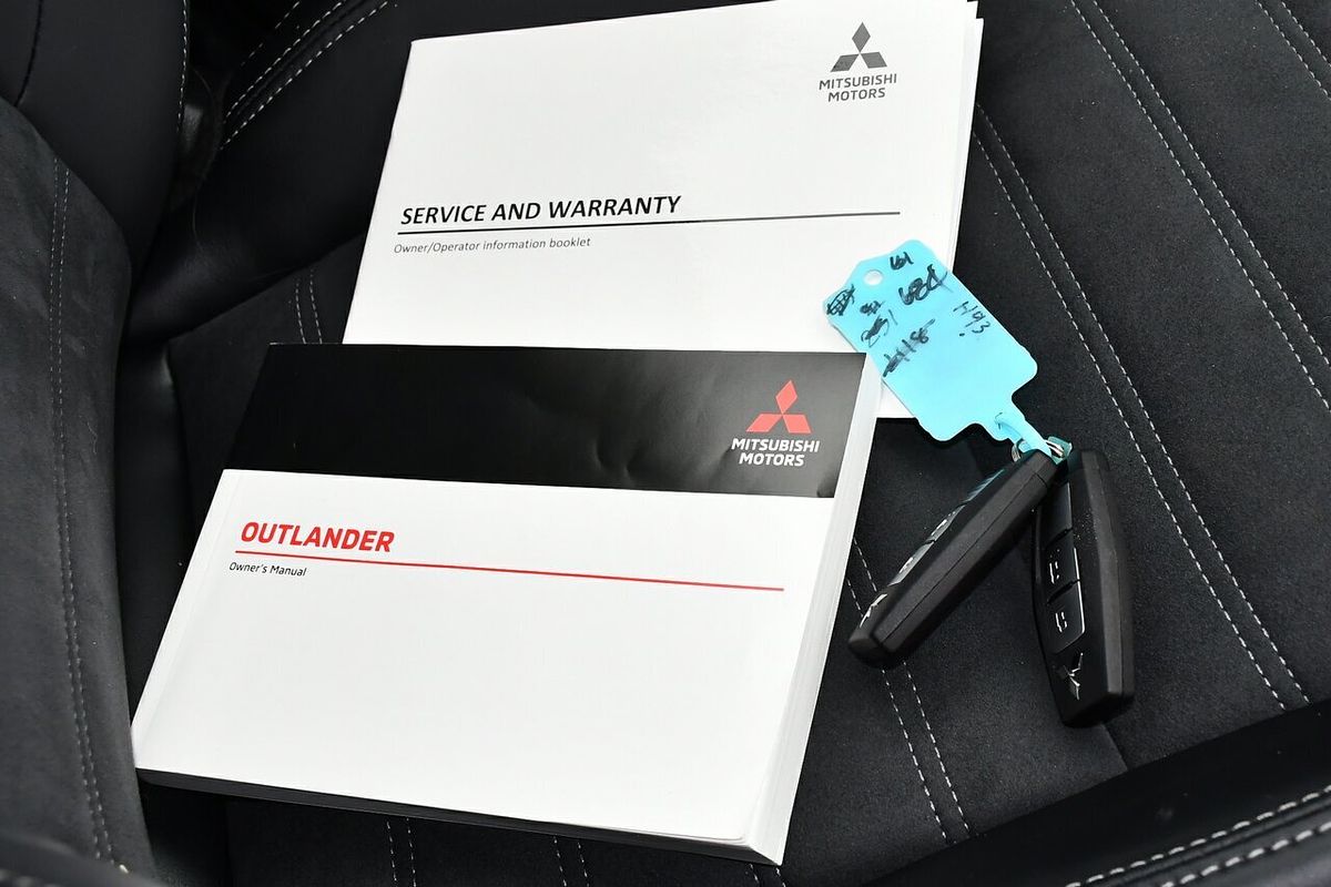 2024 Mitsubishi Outlander Black Edition ZM