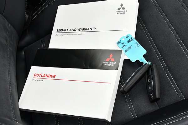 2024 Mitsubishi Outlander Black Edition ZM
