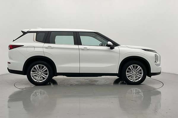 2023 Mitsubishi Outlander ES ZM