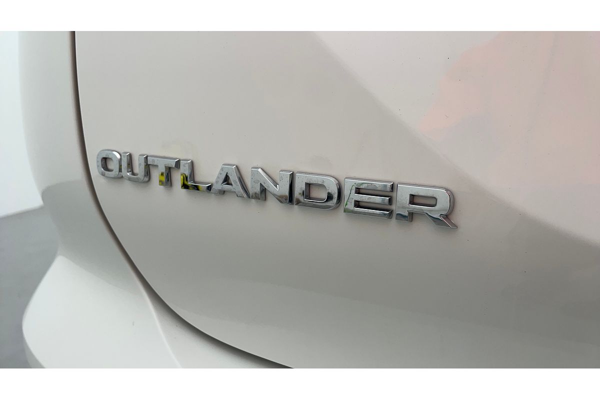 2023 Mitsubishi Outlander ES ZM