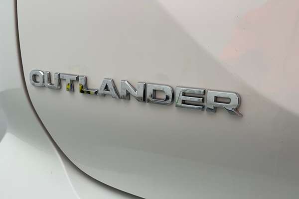 2023 Mitsubishi Outlander ES ZM