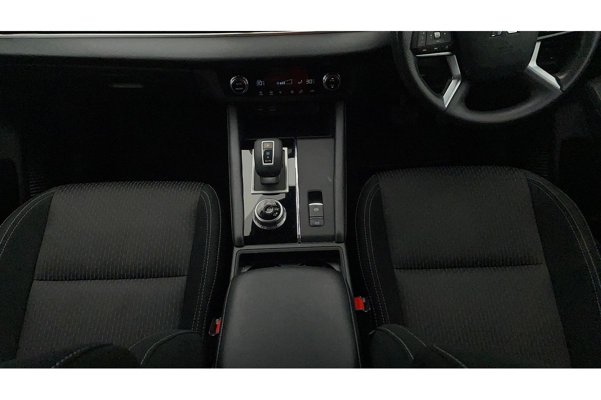 2023 Mitsubishi Outlander ES ZM