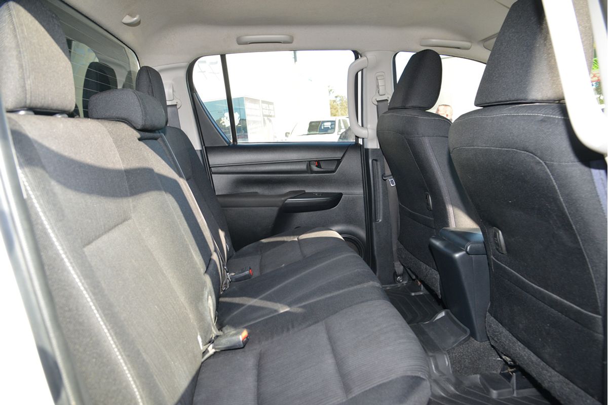 2015 Toyota Hilux SR GUN126R 4X4