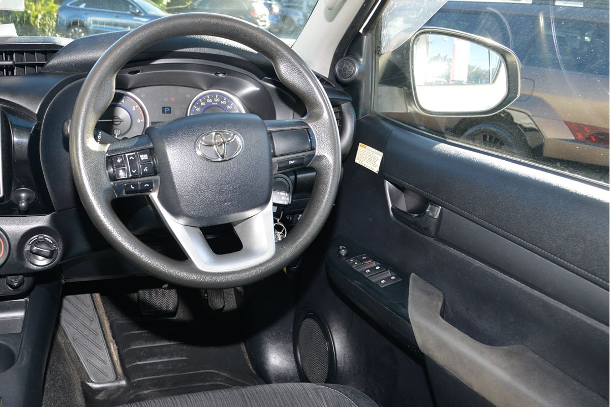 2015 Toyota Hilux SR GUN126R 4X4