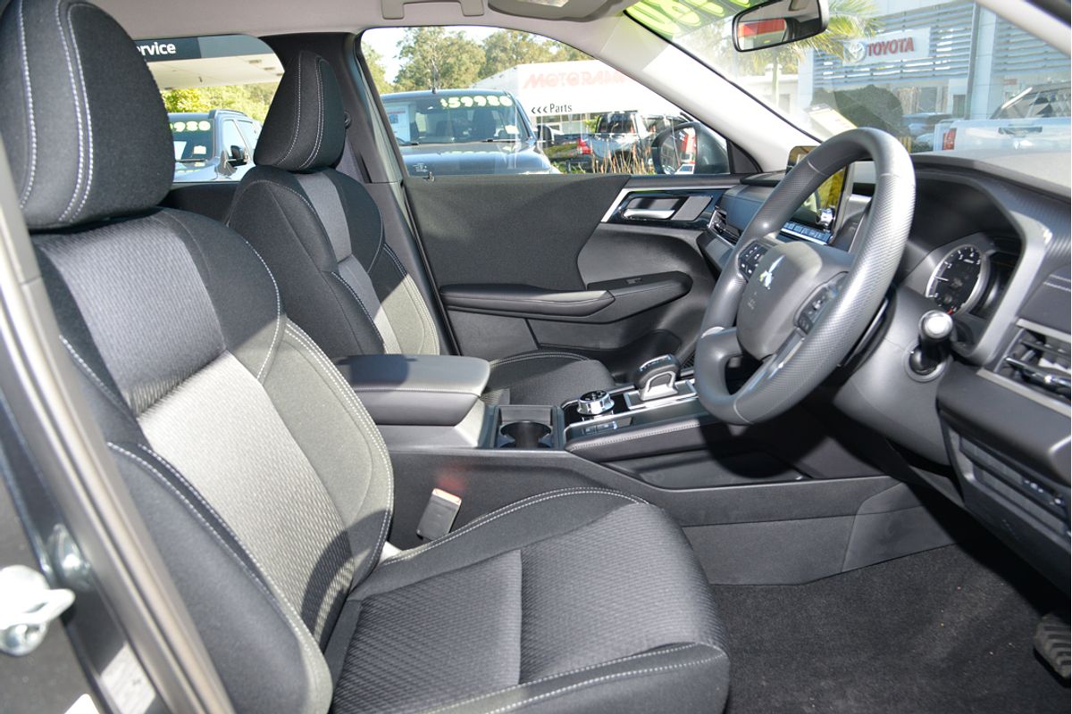 2024 Mitsubishi Outlander ES ZM
