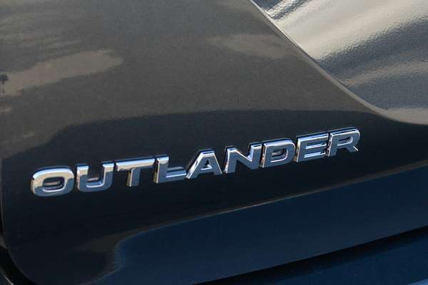 2024 Mitsubishi Outlander ES ZM