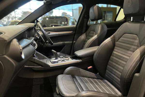2023 Alfa Romeo Stelvio Veloce Series 4