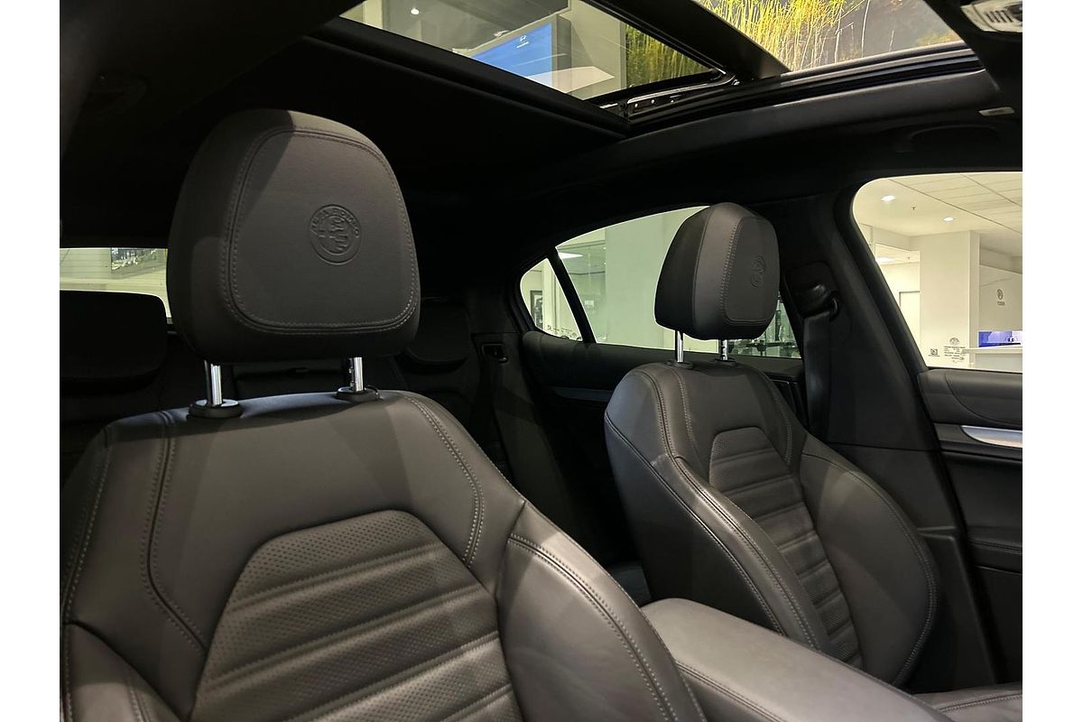 2023 Alfa Romeo Stelvio Veloce Series 4