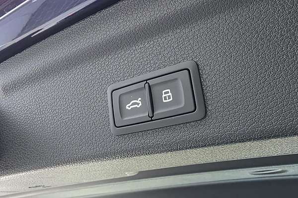 2025 Audi Q3 35 TFSI S line F3