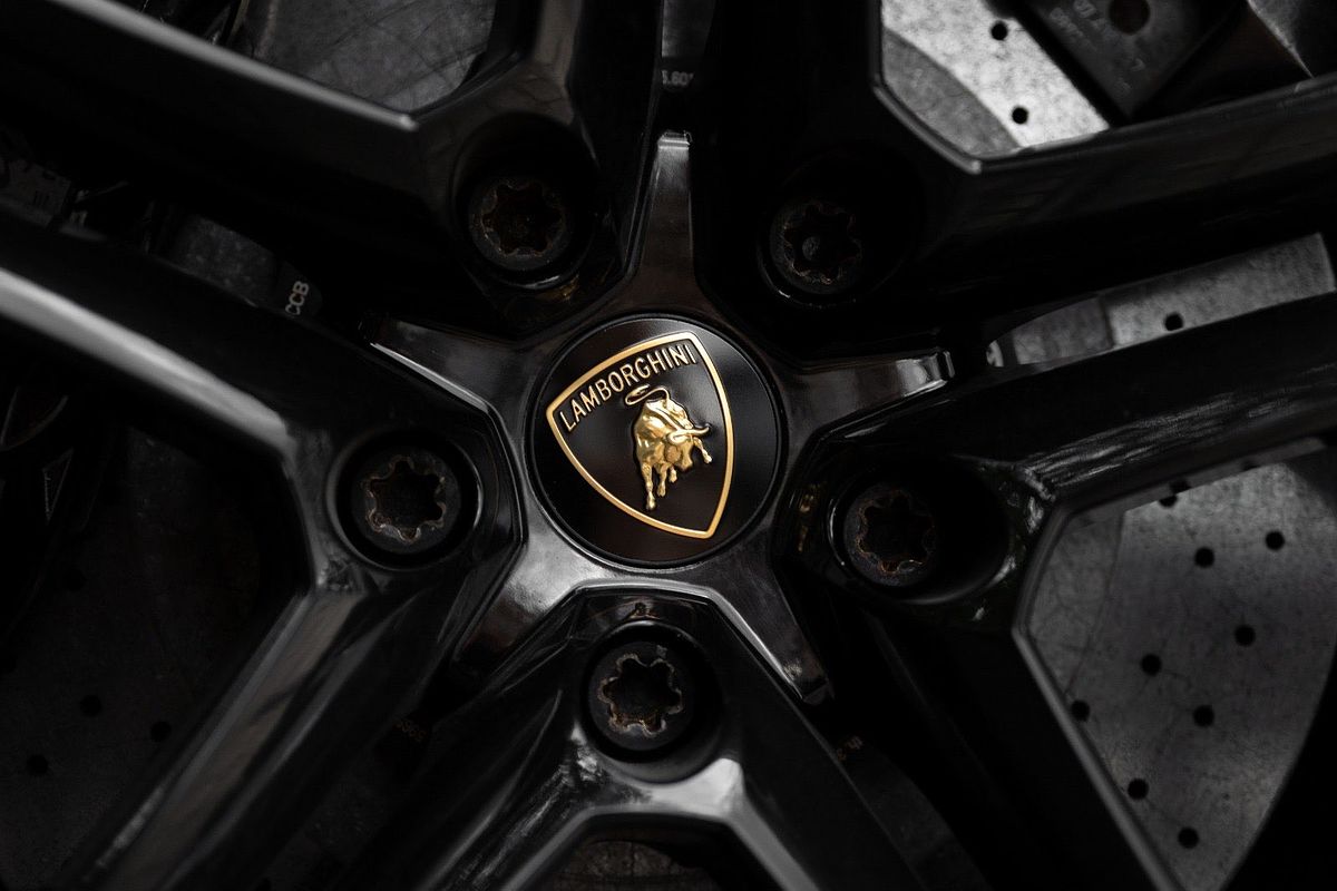 2012 Lamborghini Aventador LP700-4 834