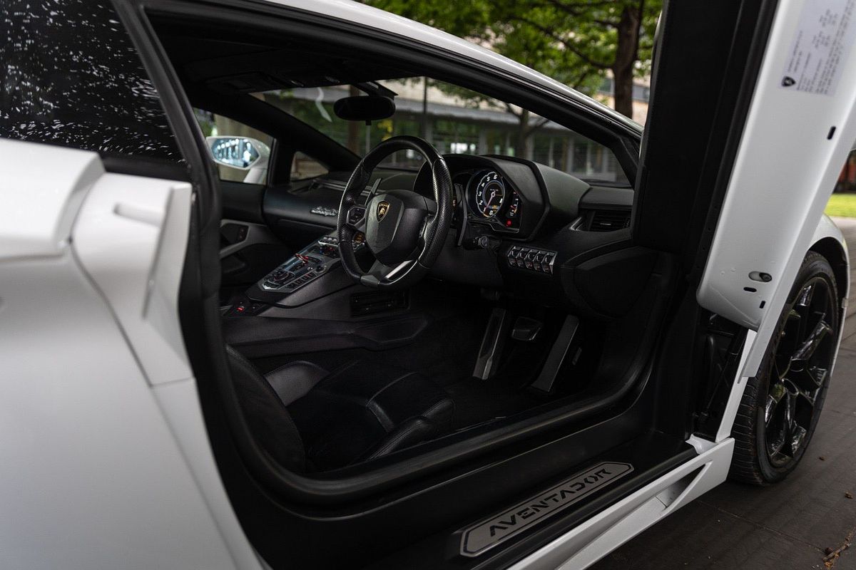 2012 Lamborghini Aventador LP700-4 834