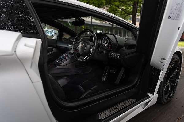 2012 Lamborghini Aventador LP700-4 834