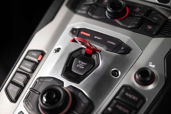2012 Lamborghini Aventador LP700-4 834