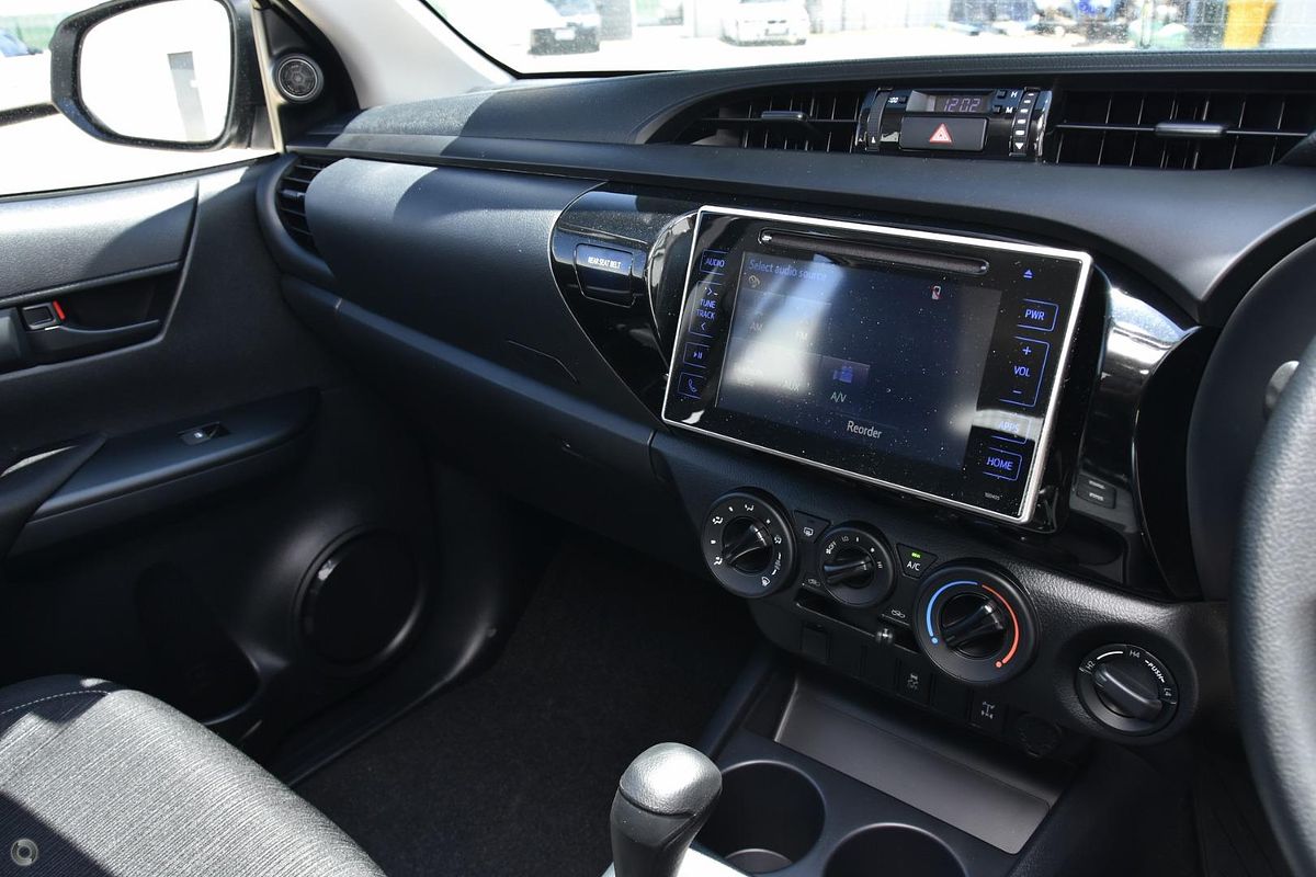 2017 Toyota Hilux SR GUN126R 4X4