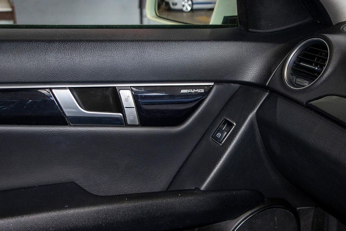 2012 Mercedes-Benz C-Class C200 BlueEFFICIENCY Elegance W204