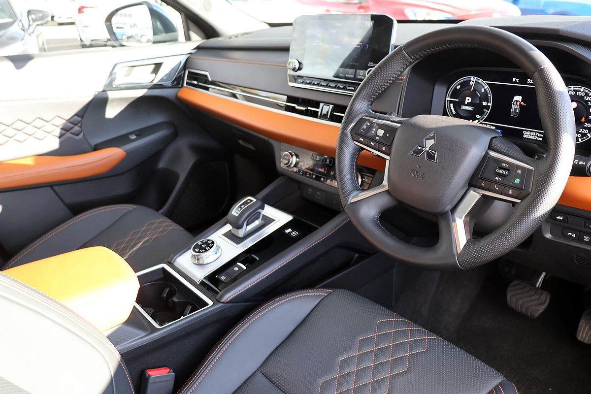 2024 Mitsubishi Outlander PHEV Exceed Tourer ZM