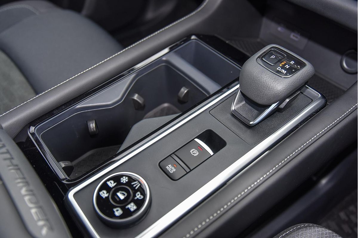 2024 Nissan Pathfinder ST-L R53