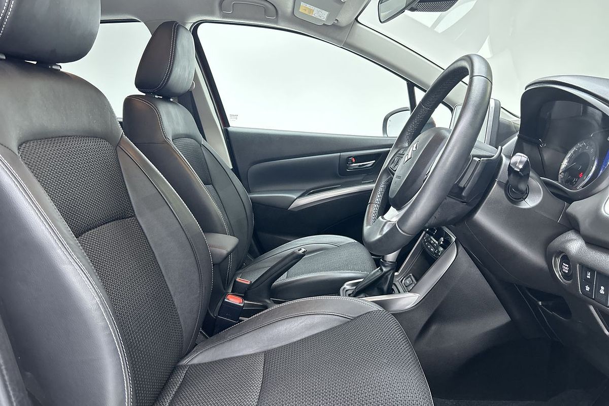 2023 Suzuki S-Cross GLX JYB