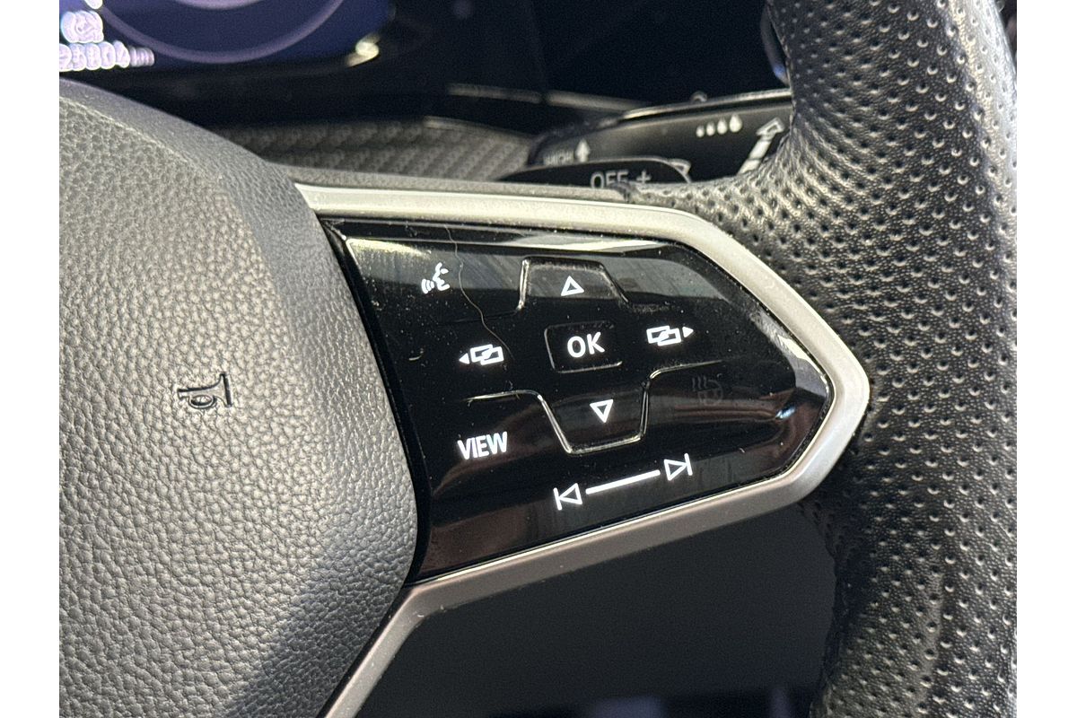 2022 Volkswagen Golf 110TSI R-Line 8