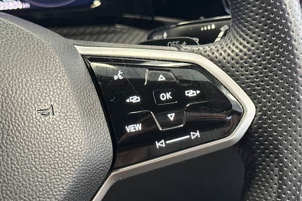 2022 Volkswagen Golf 110TSI R-Line 8