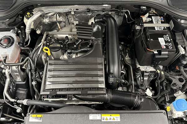 2022 Volkswagen Golf 110TSI R-Line 8