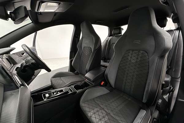 2022 Volkswagen Golf 110TSI R-Line 8