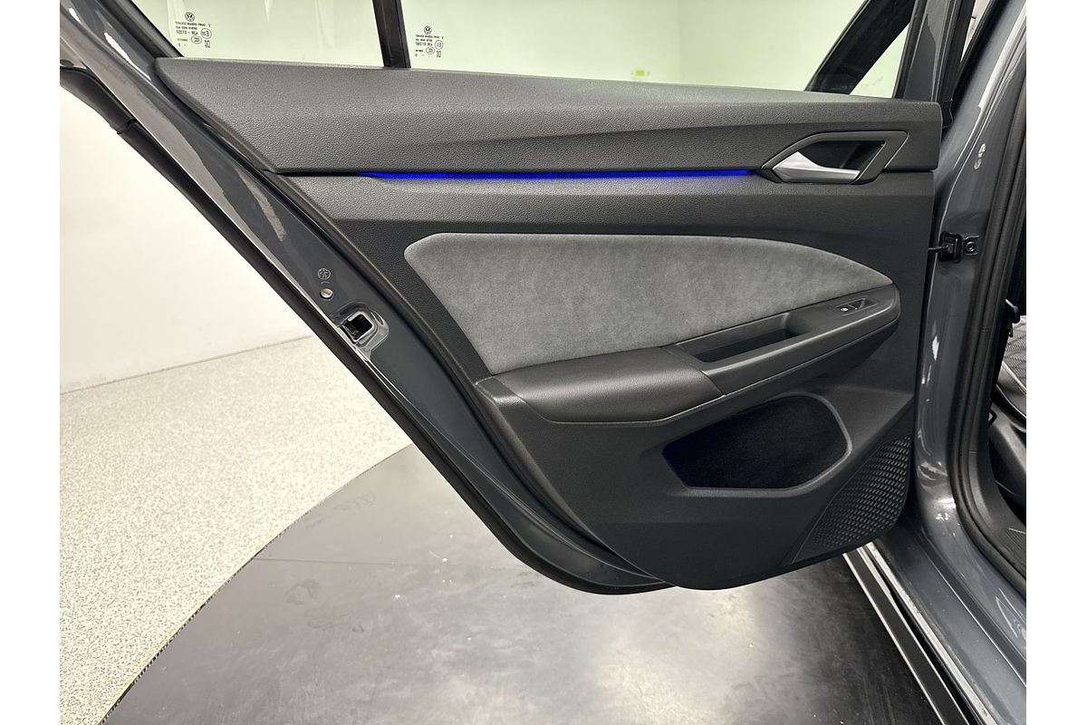 2022 Volkswagen Golf 110TSI R-Line 8