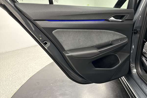 2022 Volkswagen Golf 110TSI R-Line 8