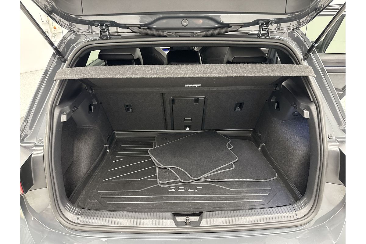 2022 Volkswagen Golf 110TSI R-Line 8