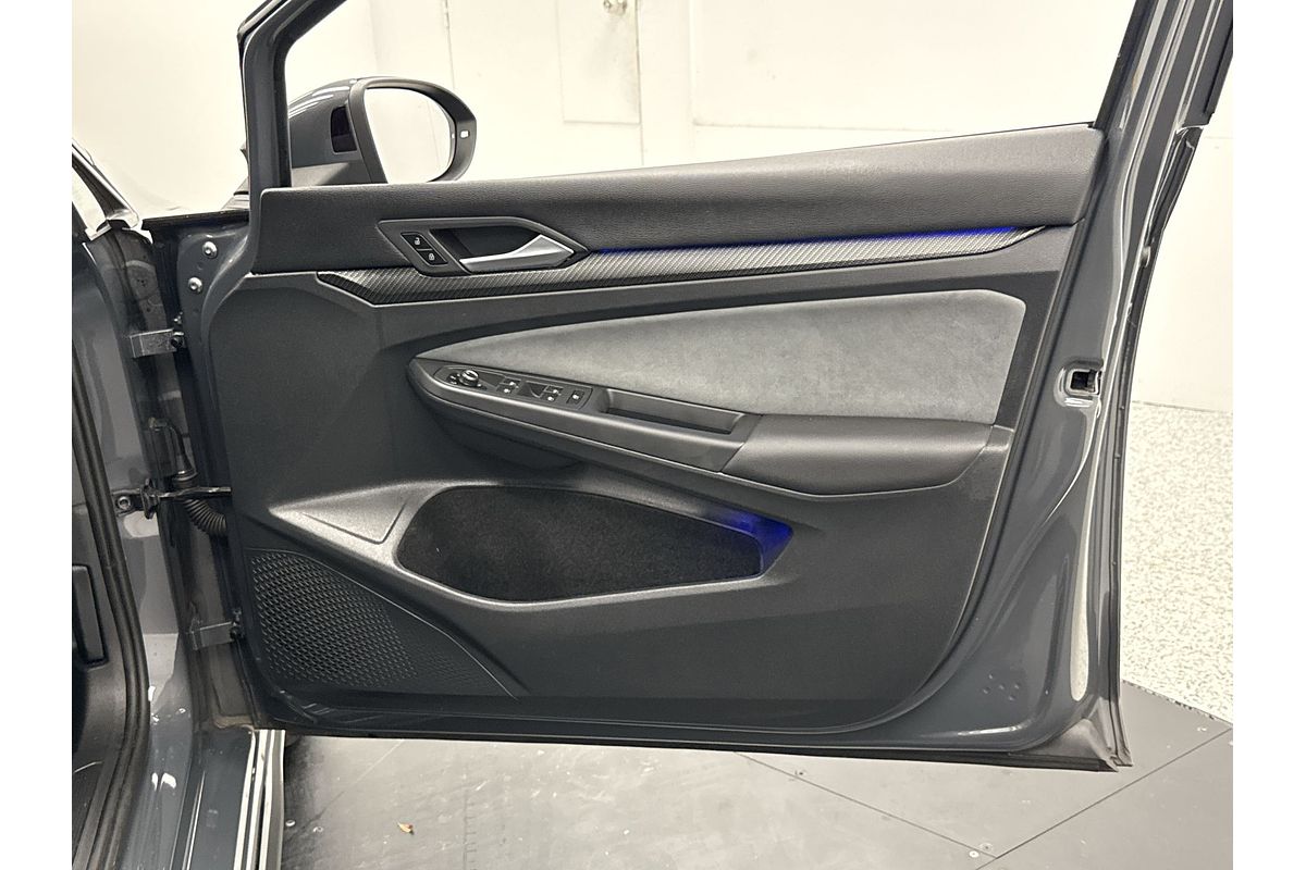 2022 Volkswagen Golf 110TSI R-Line 8