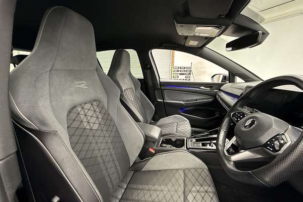 2022 Volkswagen Golf 110TSI R-Line 8