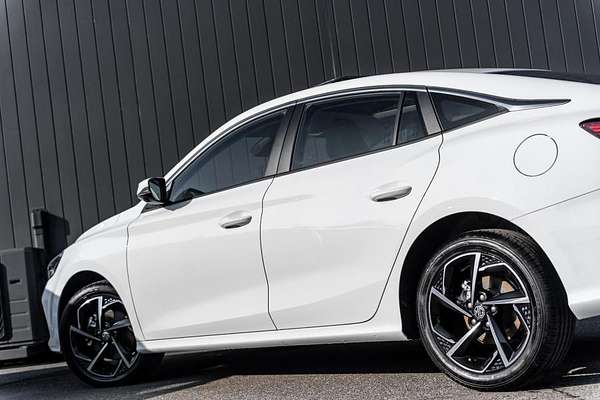 2024 MG MG5 Essence