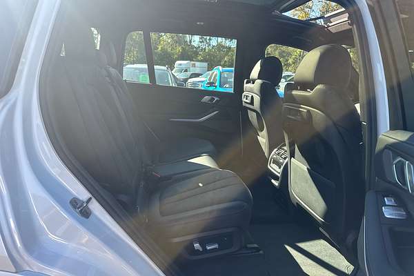 2022 BMW X7 xDrive30d G07