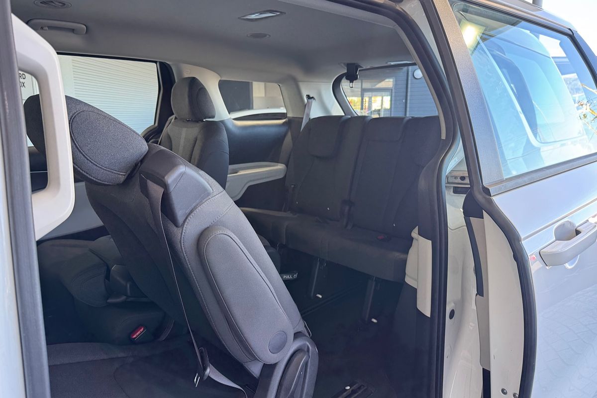 2023 Kia Carnival S KA4