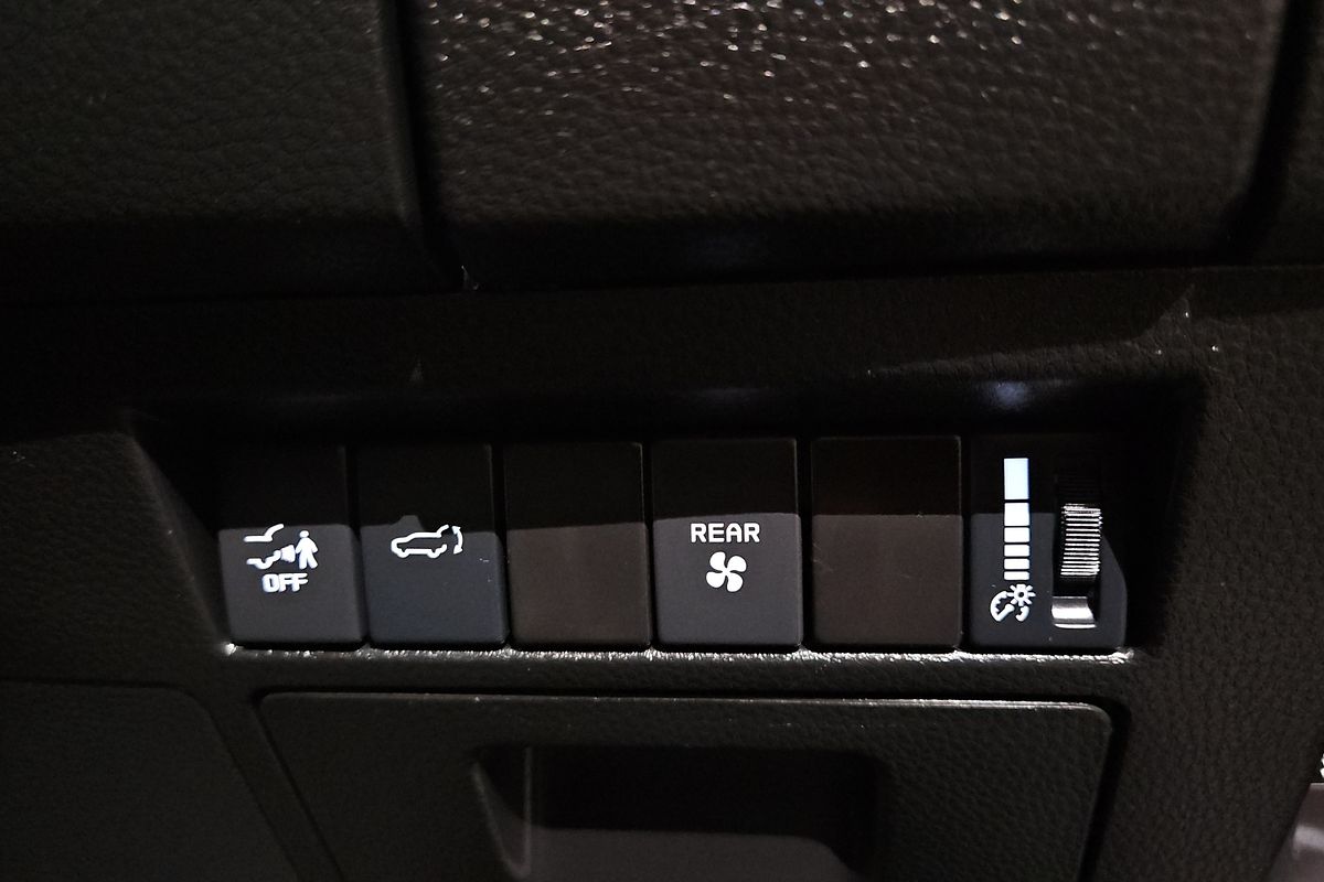 2023 Isuzu MU-X LS-T