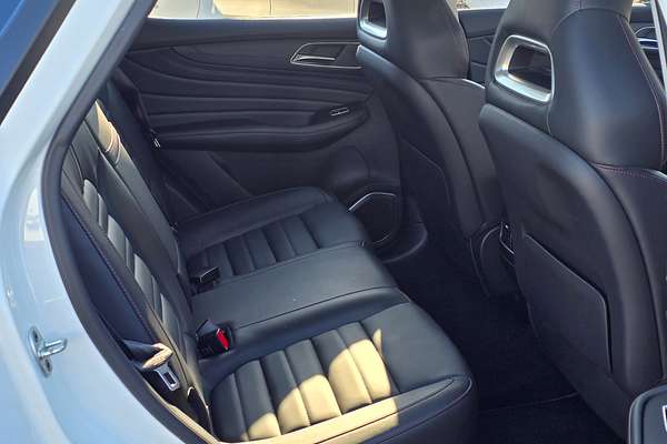 2022 MG HS Essence SAS23