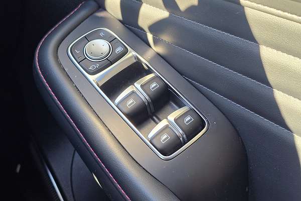 2022 MG HS Essence SAS23