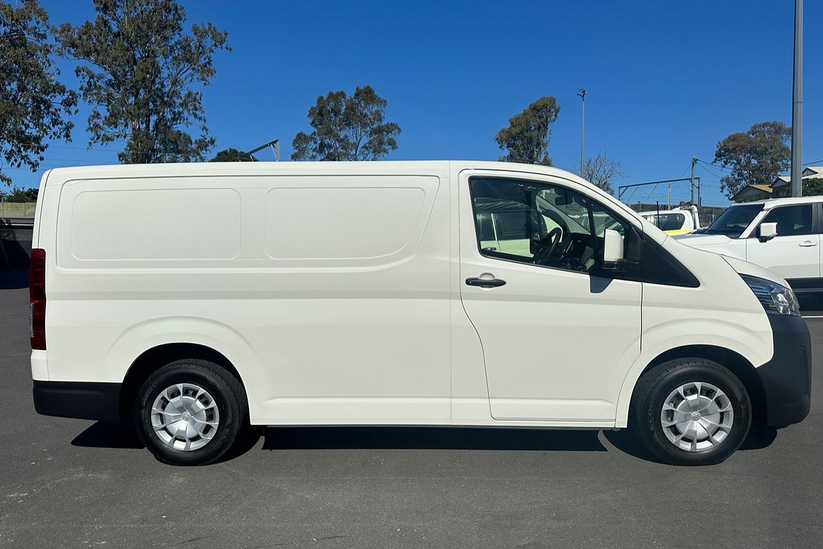 2023 Toyota Hiace GDH300R