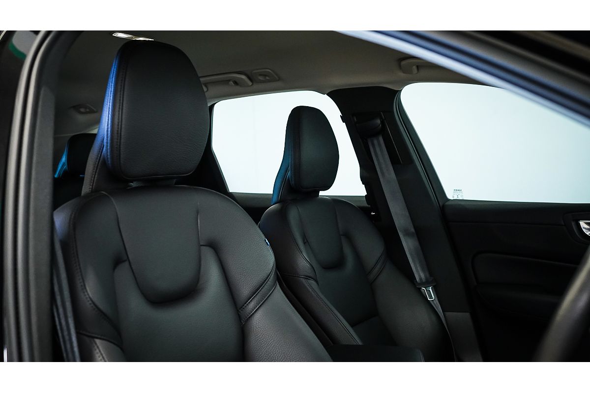 2021 Volvo XC60 B5 Inscription
