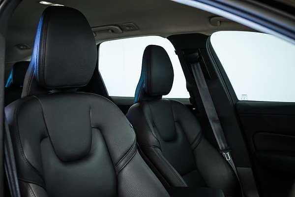 2021 Volvo XC60 B5 Inscription