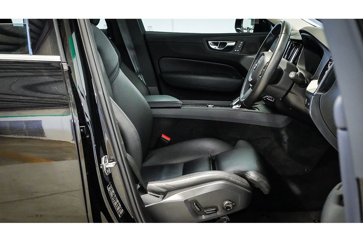 2021 Volvo XC60 B5 Inscription