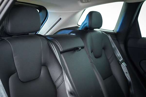 2021 Volvo XC60 B5 Inscription