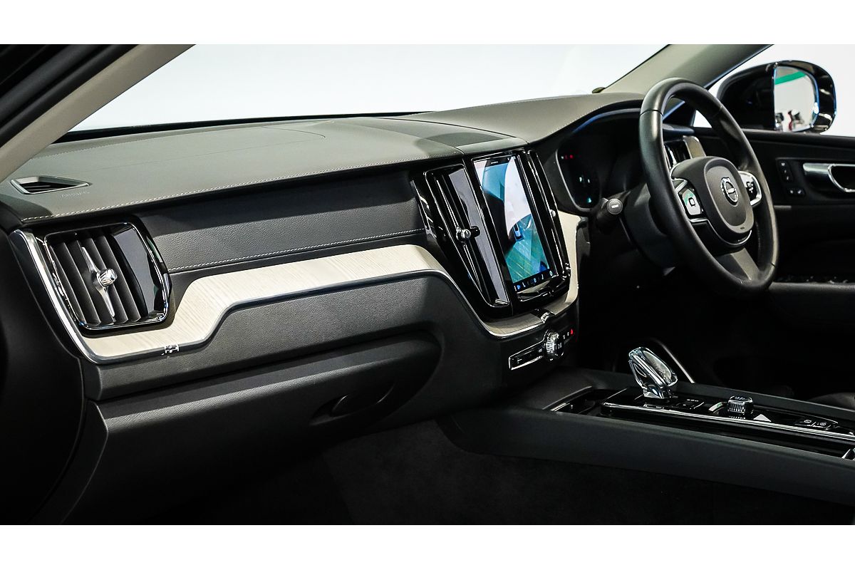 2021 Volvo XC60 B5 Inscription