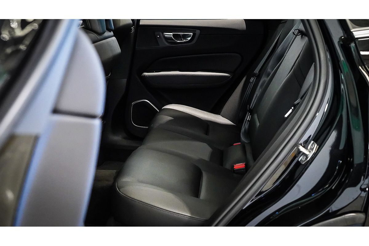 2021 Volvo XC60 B5 Inscription
