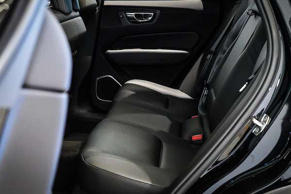 2021 Volvo XC60 B5 Inscription