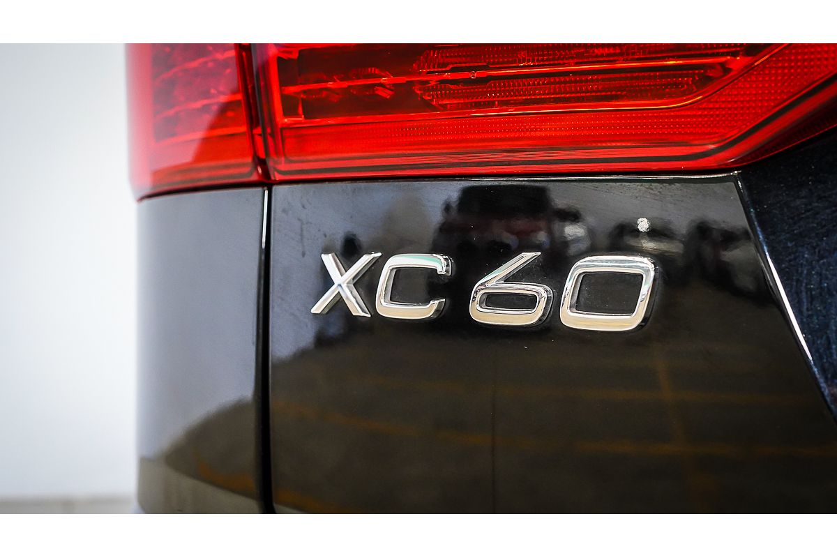 2021 Volvo XC60 B5 Inscription