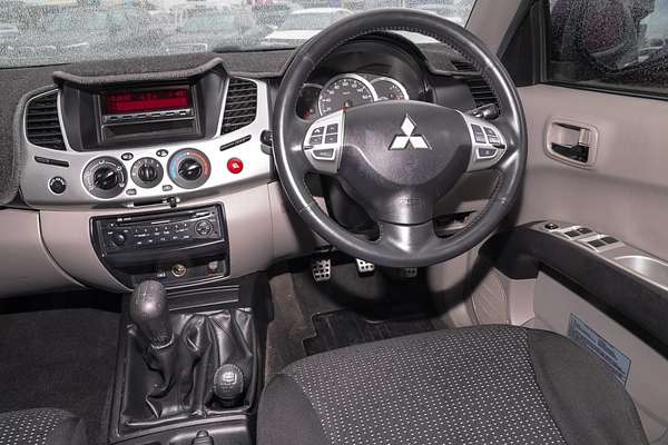 2010 Mitsubishi Triton GLX-R MN 4X4